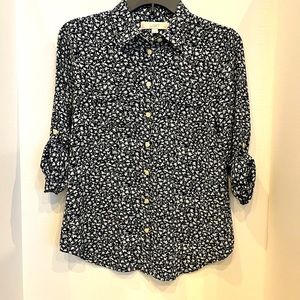 Ladies Loft button front long sleeve shirt XSP. Navy background, creamy white